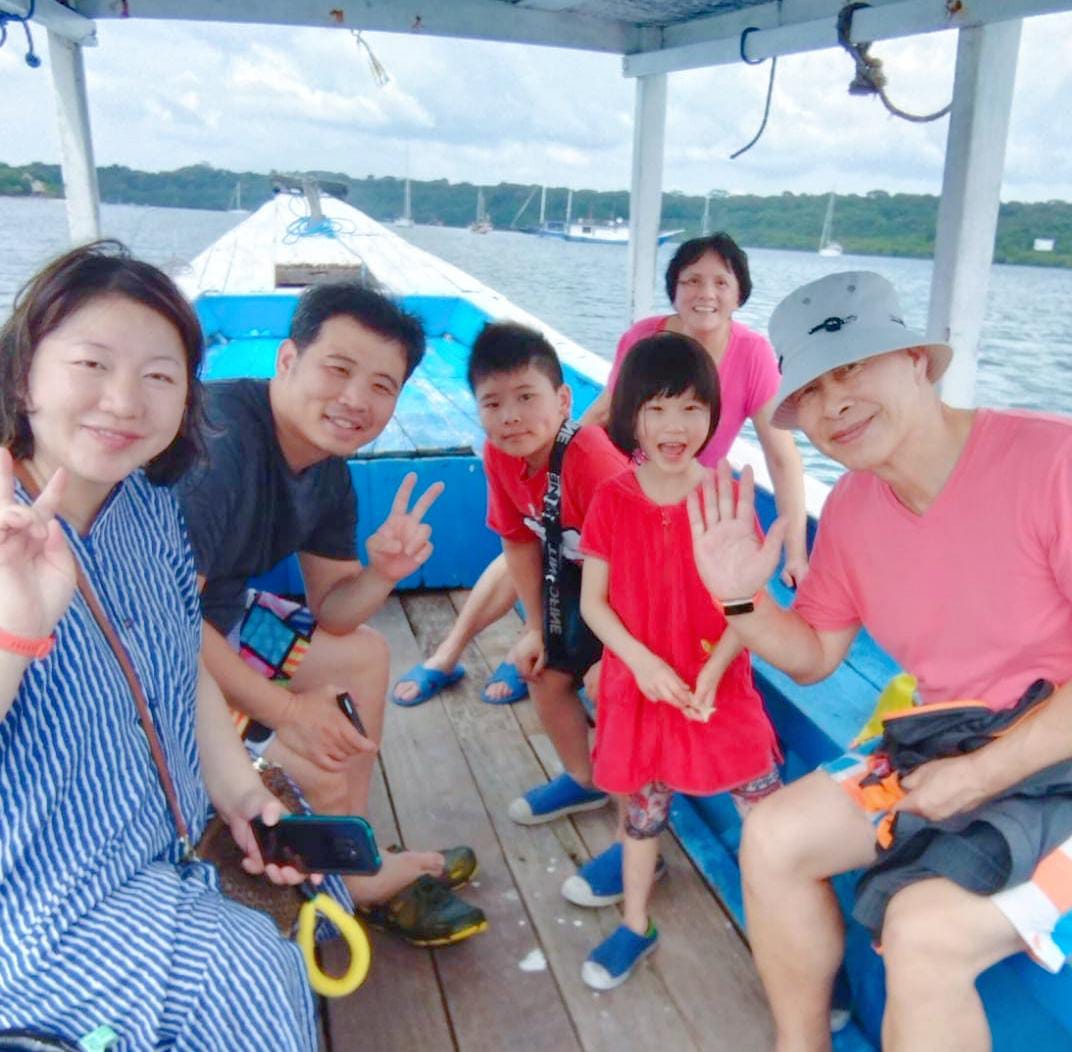 "custumers snorkeling menjangan"